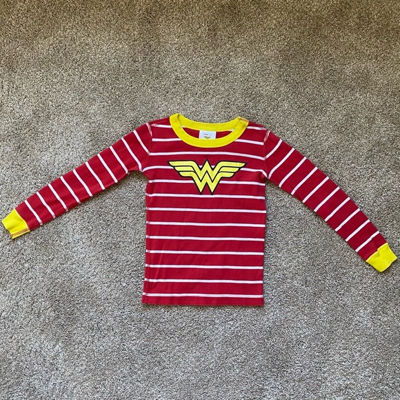 ☀️ 3/$15 Hanna Andersson Wonder Woman pajama top - Picture 2 of 10